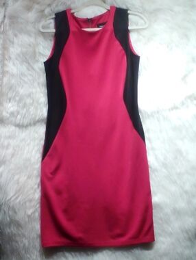 Ronni Nicole Red and Black Colorblock Midi Dress. #A0018